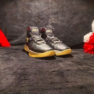 Curry's/Under Armour Size 4